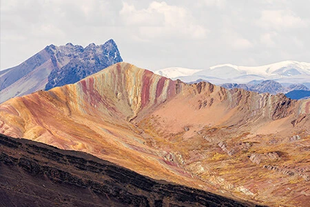 Impresionantes Montañas de Colores y un enigmático bosque de piedras bajo el majestuoso Apu Ausangate, Tour a la Montaña de Colores Palcoyo