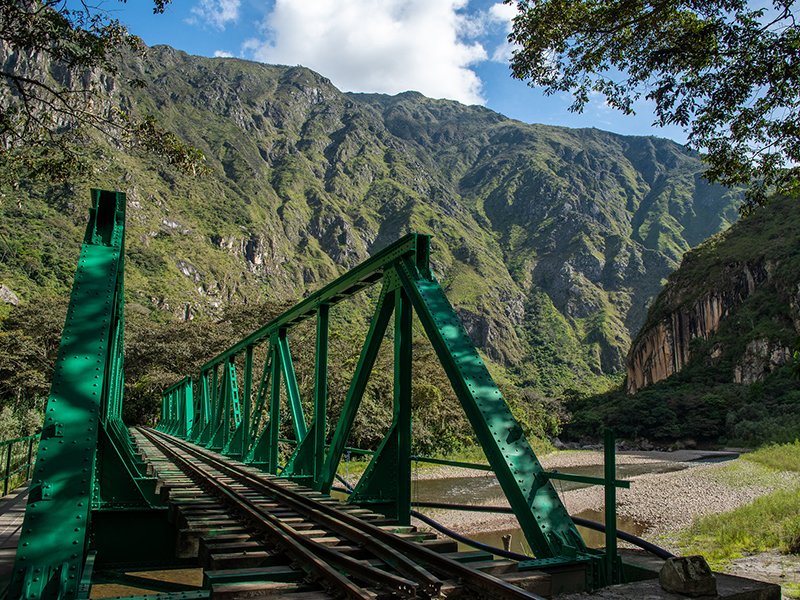 Bus Hidroeléctrica a Ollantaytambo por la Ruta Amazónica