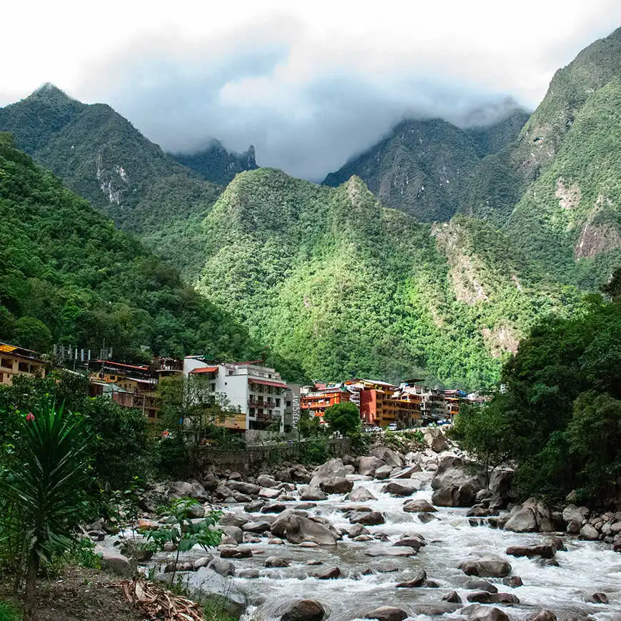 Aguas Calientes Pueblo - Machu Picchu